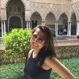 Meet your Posher, Mikaella